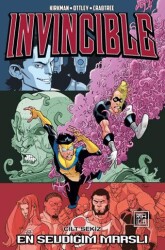 Invincible 8 - En Sevdiğim Marslı - Athica Yayınları