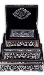 Sandıklı Siyah Kaplama Gümüş Kur`an-ı Kerim Orta Boy - Hayrat Neşriyat